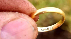 Gjendet unaza e martesës e humbur para 60 vitesh