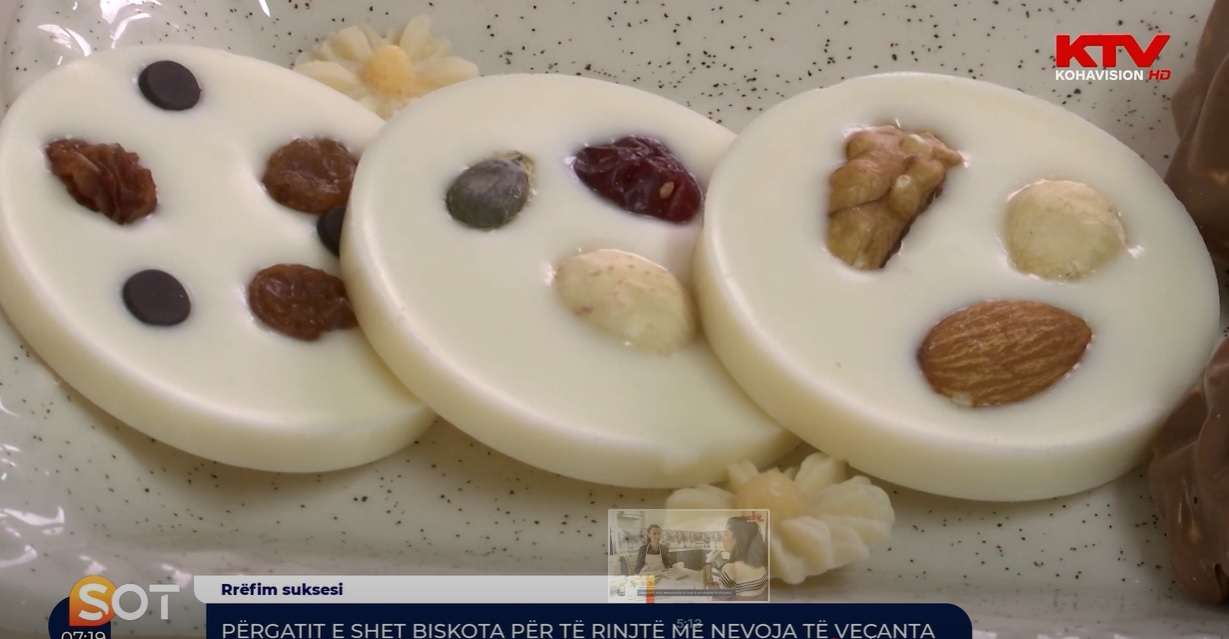 Përgatit e shet biskota për të rinjtë me aftësi të kufizuara