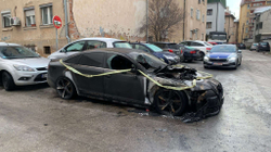 Digjet një veturë afër Shtëpisë së Pleqve në Prishtinë