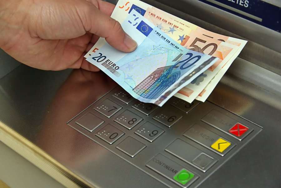 Fitim i madh i bankave, ulën kamatat e kredive por i rritën tarifat