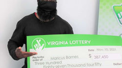 Burri e gjeti në makinën larëse tiketën afro 400 mijë dollarëshe