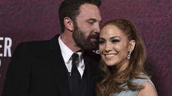 Lopez dhe Affleck shkëlqejnë në premierën e filmit “The Tende Bar”