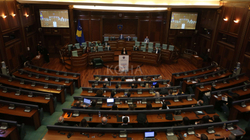 Presidentja u adresohet deputetëve