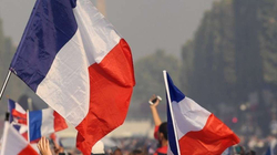 Franca ua bën më të lehtë të rriturve që ta marrin mbiemrin e nënës