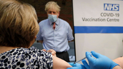 Anglia administroi gati 1 milion vaksina anti-COVID brenda një dite