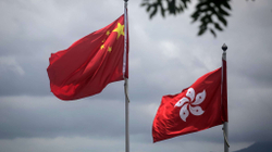 Kandidatët pro Kinës shpallin fitoren në Hong Kong