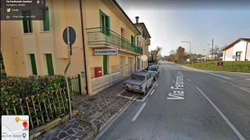 Vetura e parkuar për 47 vjet në të njëjtin vend kthehet në atraksion turistik