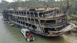 Mbi 30 të vdekur nga zjarri në një traget të madh në Bangladesh