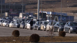 Pritje të gjata në Merdar e te Dheu i Bardhë për të hyrë në Kosovë