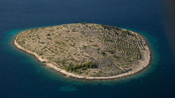 Ishulli i mahnitshëm i pabanuar në Kroaci