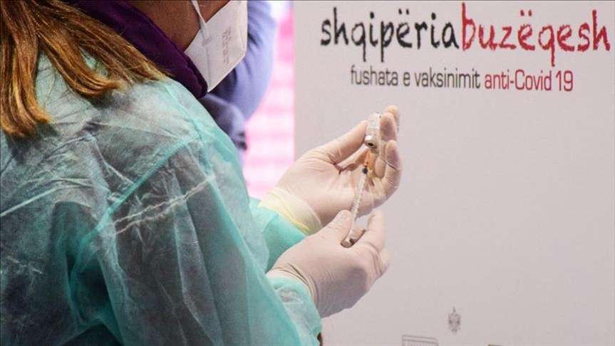 Nga 4 janari, në Shqipëri me certifikatë vaksinimi ose test PCR në punë