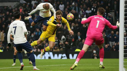 Tottenhami fiton thellë dhe ngjitet në tabelë