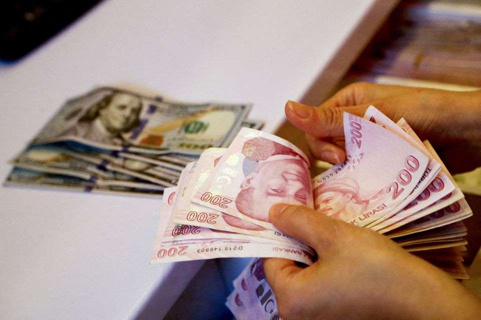 Bie sërish lira turke, pas vendimeve të nxituara nga Erdogani