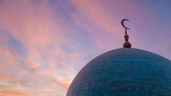 Franca mbyll një xhami për shkak të predikimeve të imamit