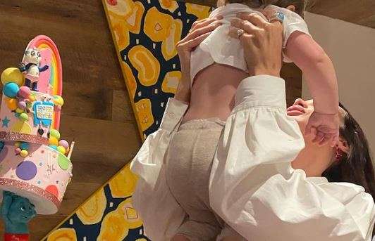 Bella Hadid publikon fotot e vajzës së Gigit