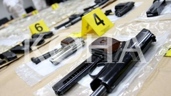 Policia gjen kallashnikov e armë të tjera në shtëpinë e një qytetari në Drenas
