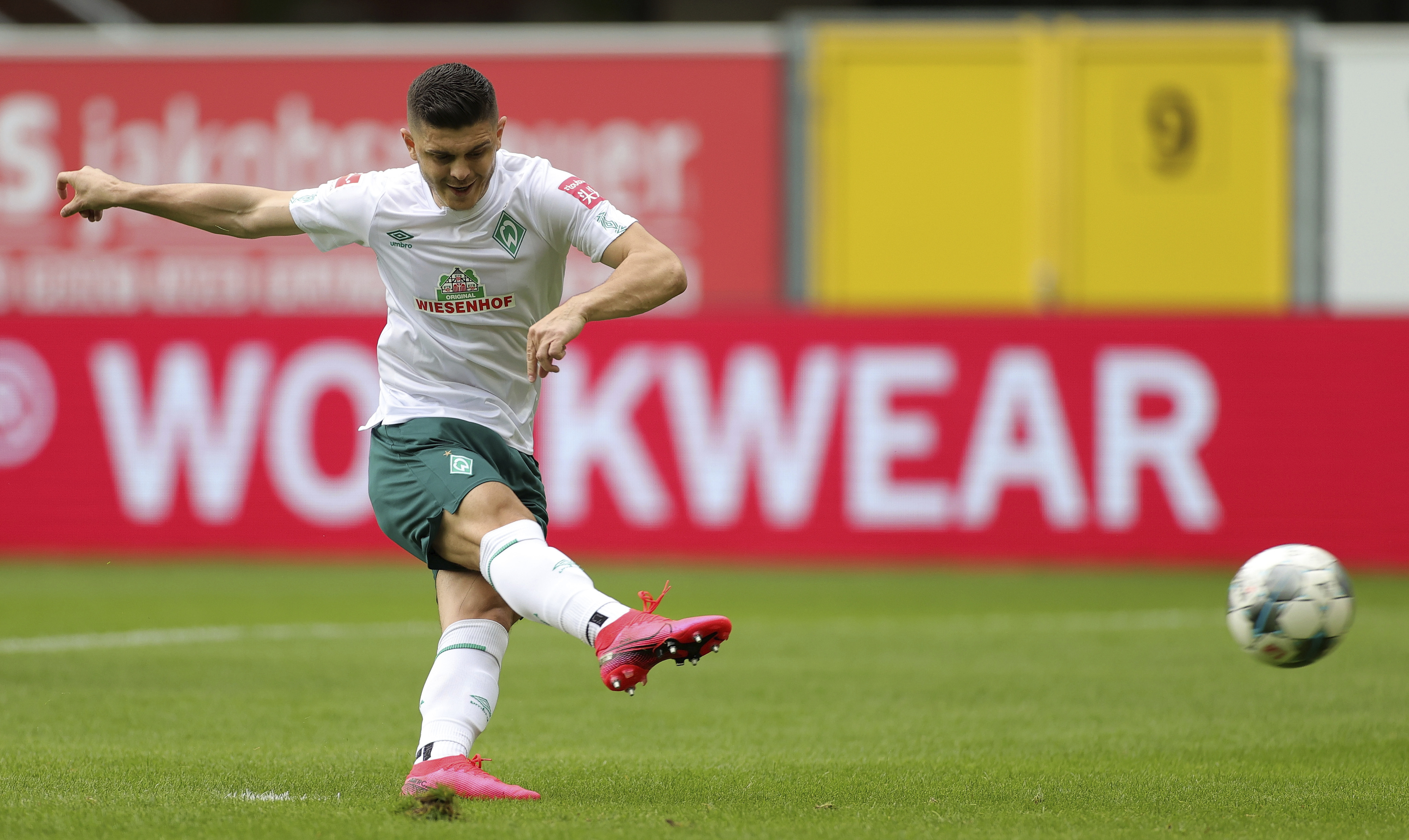 Rashica me Werderin kalon në çerekfinale të Kupës