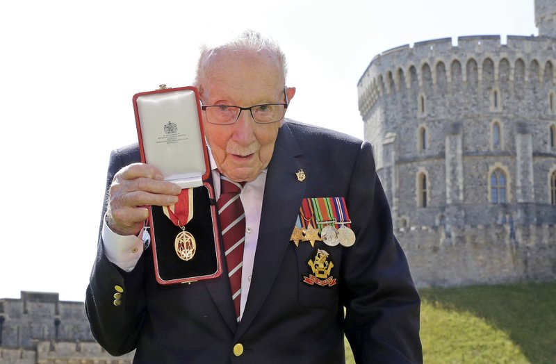 Vdes në moshën 100-vjeçare nga koronavirusi, kapiteni britanik Tom Moore