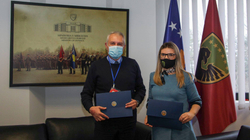 Komuna e Prishtinës ia dhuron FSK-së 38 automjete