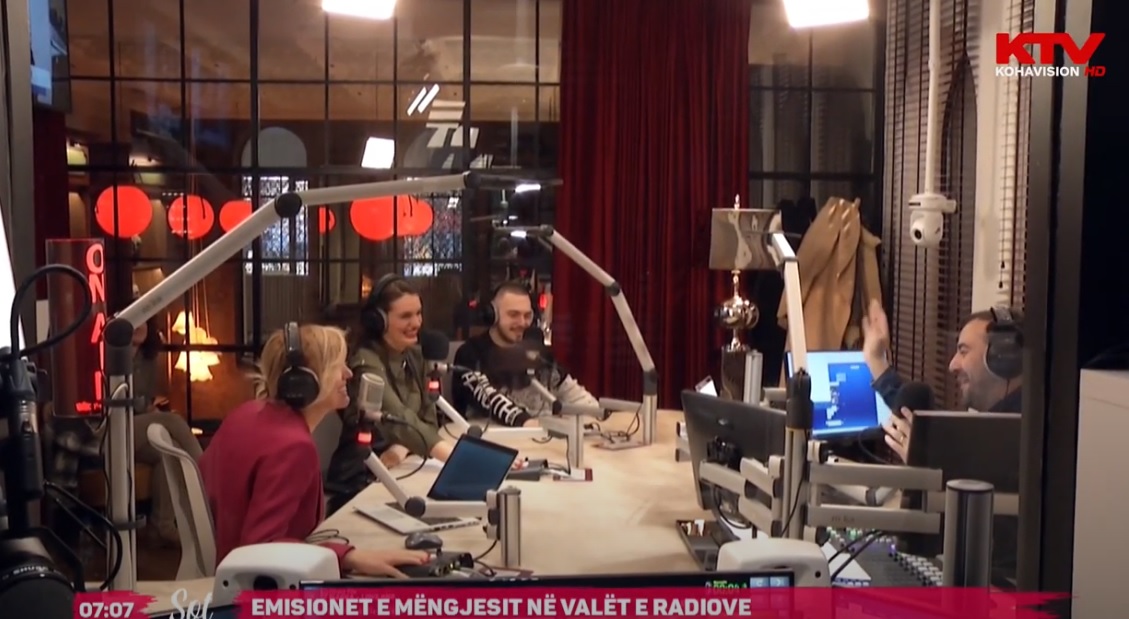 Emisionet e mëngjesit në valët e radiove