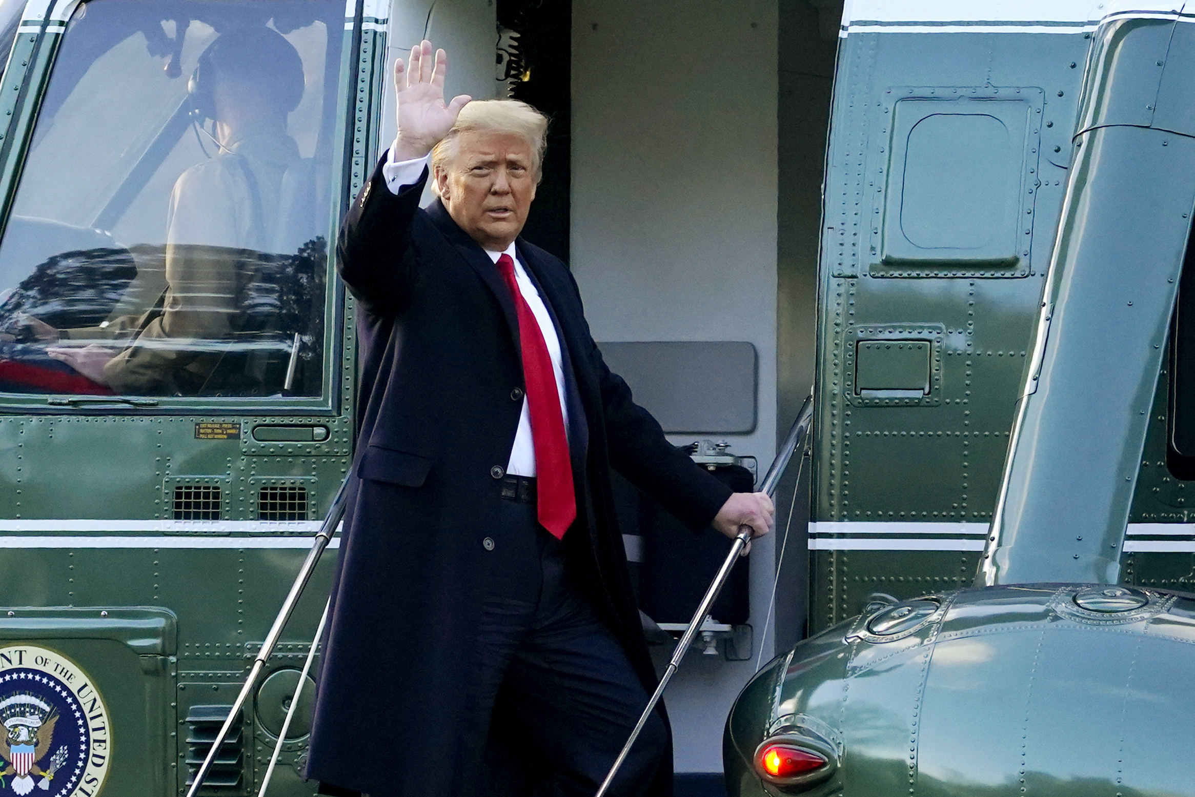 Demokratët shpalosin “kartat” për dënimin e Trumpit në Senat