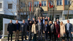 Nisma nis fushatën në Prizren me homazhe te Monumenti i Lirisë dhe shtatorja e Remzi Ademajt