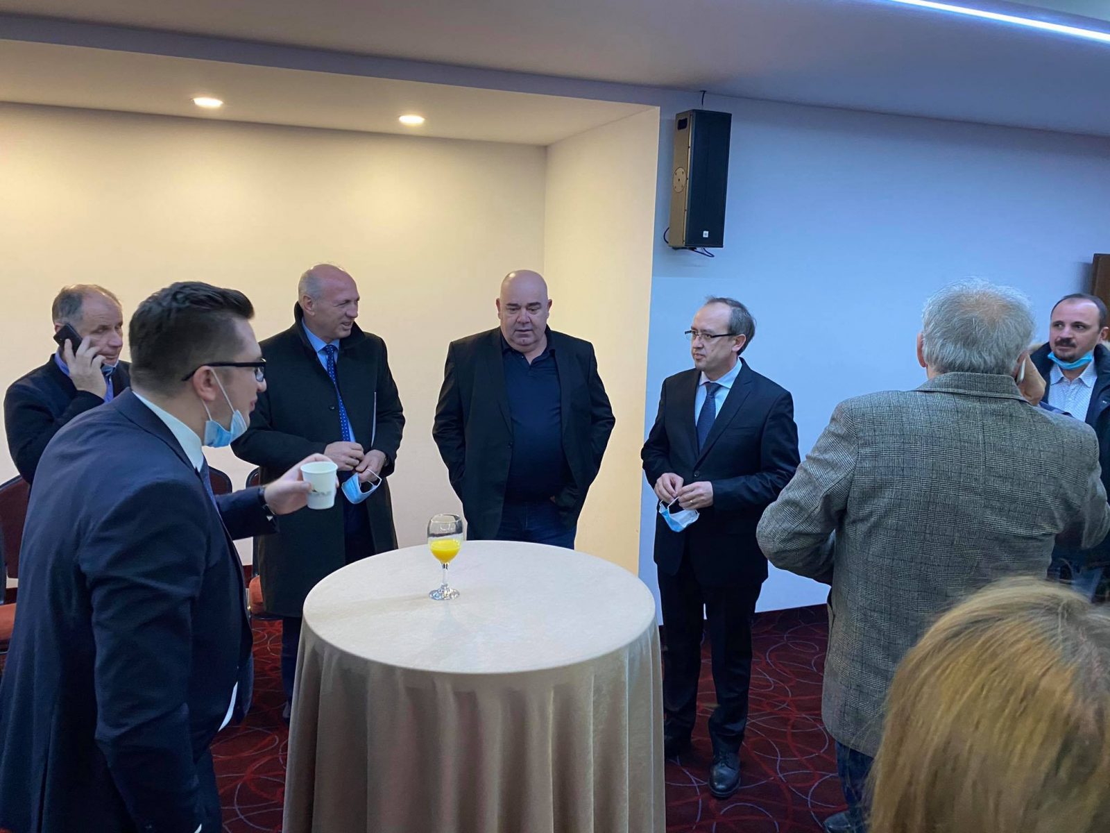 Hoti takohet me bizneset, i njofton për marrëveshjen për nxitje të investimeve