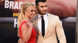 Yjet e showbizit mbështesin Britney Spearsin