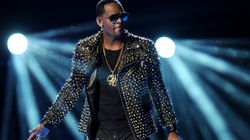 Gjykimi i këngëtarit R. Kelly është shtyrë për herë të katërt