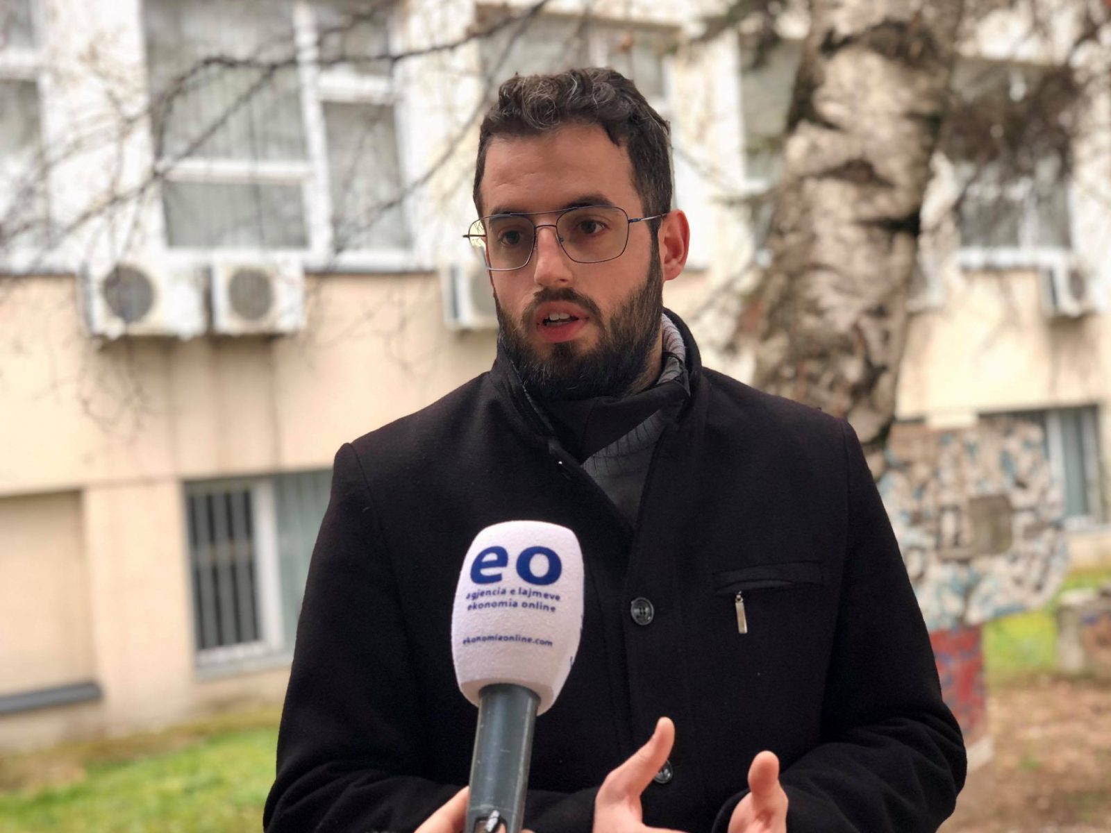 Studentët janë lodhur nga mësimi online, kërkojnë që ligjëratat në semestrin e dytë t’i ndjekin fizikisht
