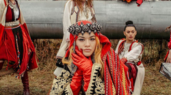 Rita Ora mezi pret publikimin e projektit të ri i cili përmban katër këngë