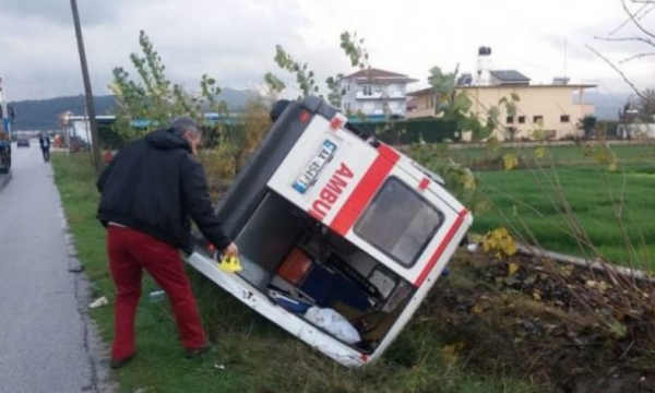 Vdes një paciente 71-vjeçare në Durrës, pasi aksidentohet ambulanca