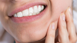 Sëmundja që shkakton rënien e dhëmbëve