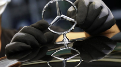Mercedesi po i tërheqë mbi një milion vetura për shkak të një defekti në siguri