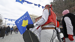 Bashkatdhetarë të shumtë vijnë në Kosovë për Ditën e Pavarësisë