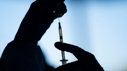 Studiuesit, pro vonesës së dozës së dytë të vaksinës së “Pfizerit”