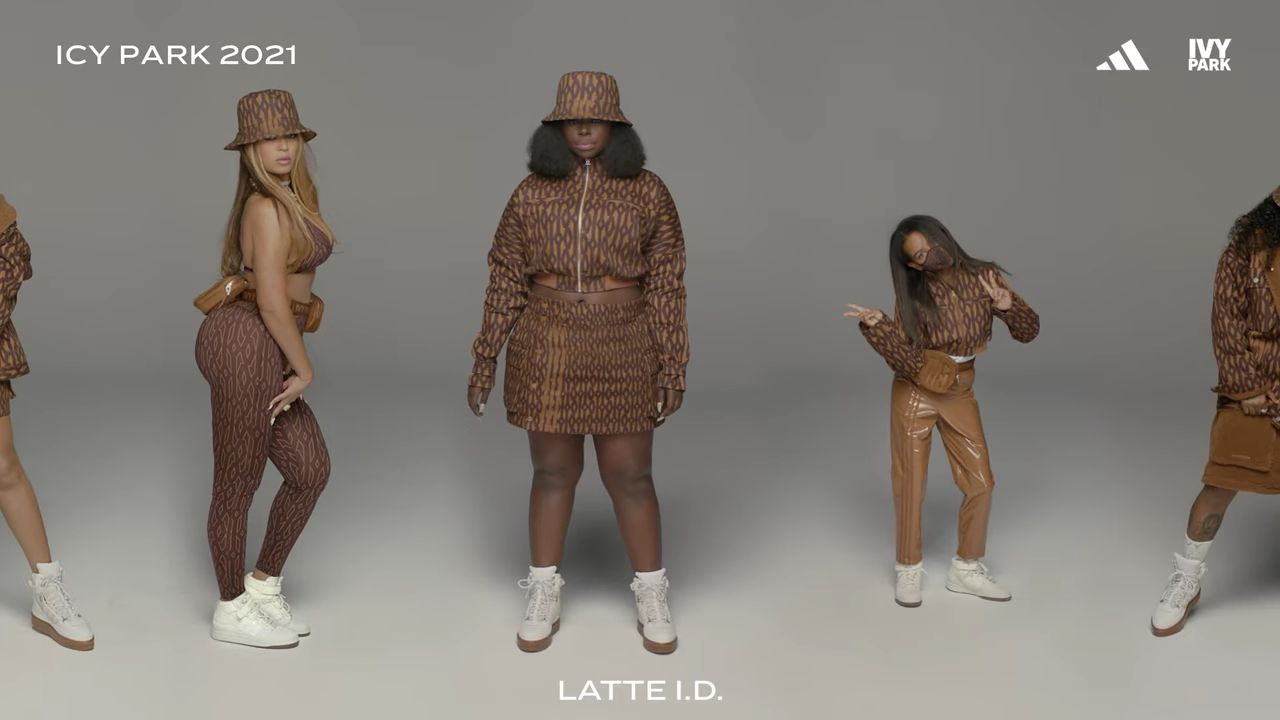 Beyonce pozon me vajzën Blue Ivy në koleksionin e saj të ri