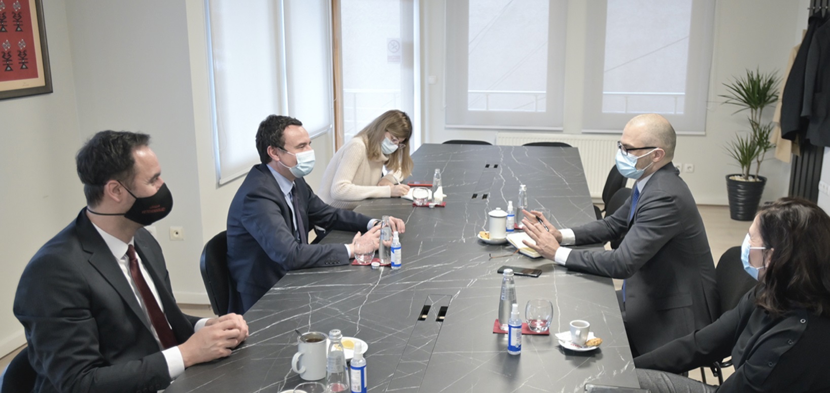 Ambasadori italian Nicola Orlando inkurajon Albin Kurtin ta formojë sa më shpejtë Qeverinë e re