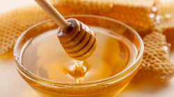 Një lugë mjaltë në mëngjes bën mrekulli në organizmin e njeriut