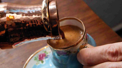 Pirja e kafes apo çajit mund ta ulë rrezikun për sulm në tru apo demencë