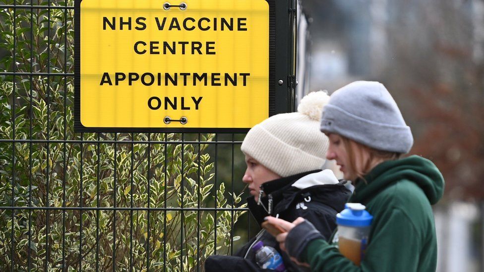 Britania e Madhe parasheh vaksinimin e të rriturve deri në fund të qershorit