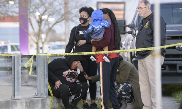 Një person hap zjarr në një dyqan armësh dhe lë tre të vdekur në New Orleans