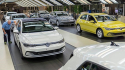 Volkswagen në Gjermani nuk po arrin të përmbush kërkesat e klientëve për veturën hibride Golf
