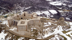 UNESCO-ja thyen heshtjen, paralajmëron riparime në Kalanë e Novobërdës