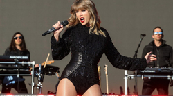 Taylor Swift e dëshpëruar që turneu i saj është shtyrë sërish shkaku i pandemisë
