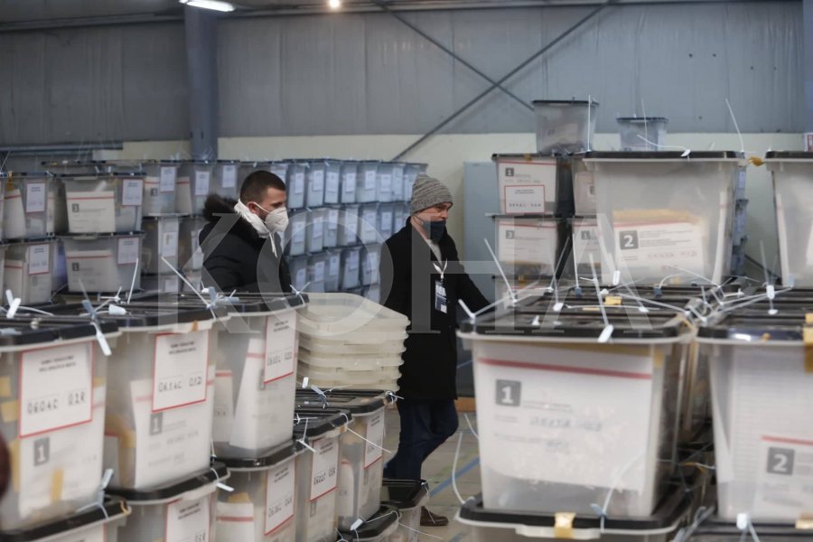 Sot pritet të nis numërimi i votave me kusht dhe të personave me nevoja të veçanta