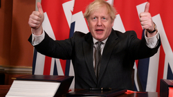 Johnson: Dërgoni fëmijët në shkollë