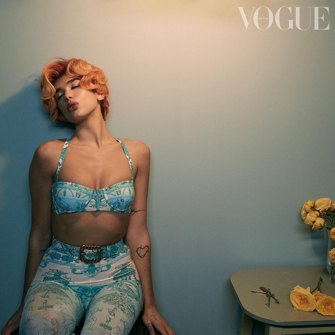 Dua Lipa shfaqet me stil të ri në ballinën e revistës “Vogue”
