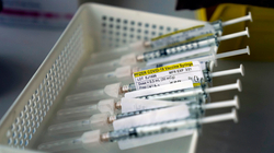 Studimi i “Pfizerit” sugjeron se vaksina vepron ndaj variantit të ri të virusit