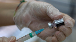 Vaksina anti-COVID mund të mos ofrojë mbrojtje të plotë ndaj variantit jug-afrikan të koronavirusit